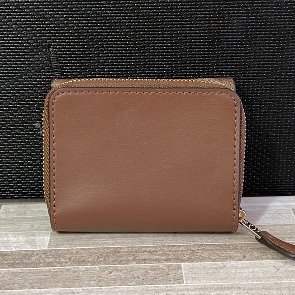 NWT Coach Small Trifold Wallet In Signature Canvas - Picture 3 of 6